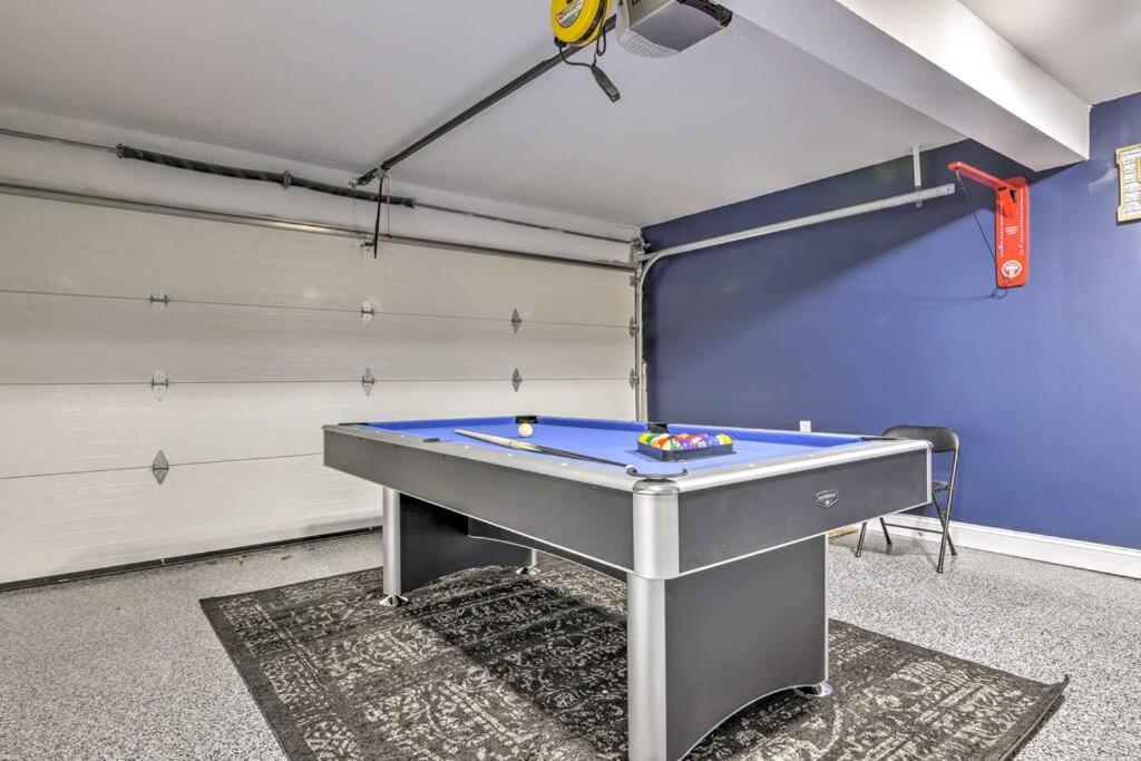 New! Updated Mystic Home W/ Sauna, Hot Tub & Deck Extérieur photo