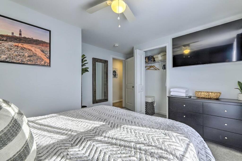 New! Updated Mystic Home W/ Sauna, Hot Tub & Deck Extérieur photo