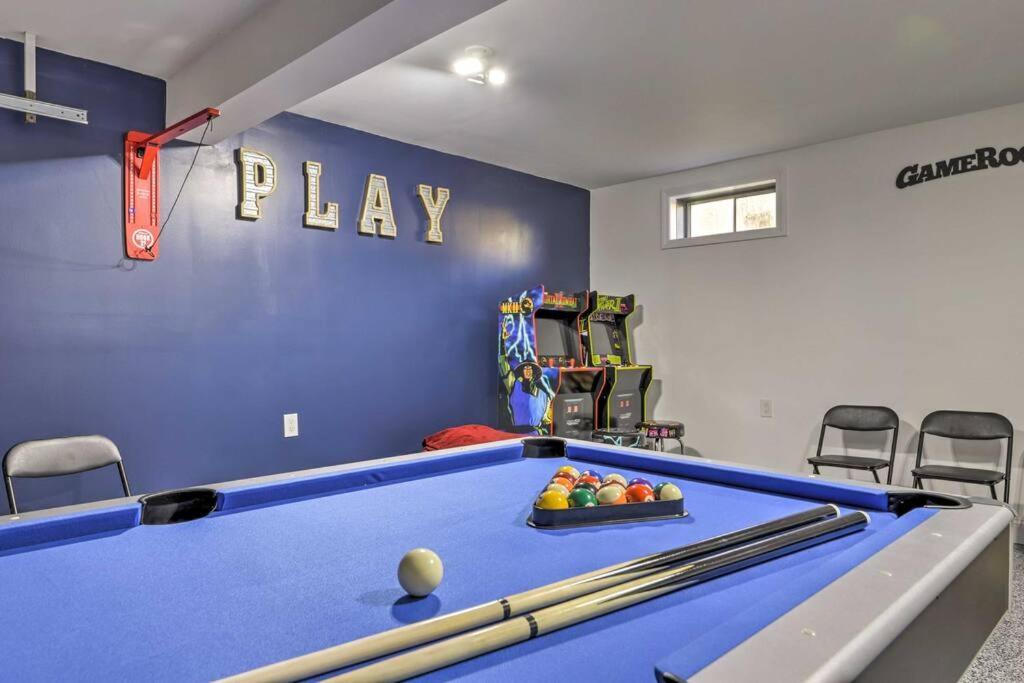 New! Updated Mystic Home W/ Sauna, Hot Tub & Deck Extérieur photo