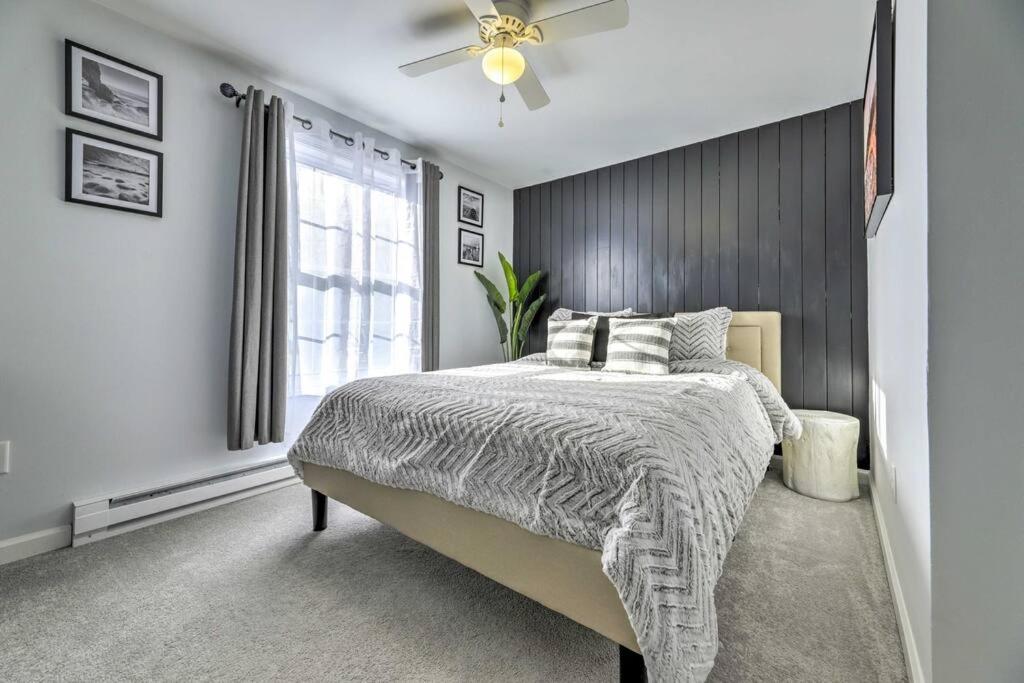 New! Updated Mystic Home W/ Sauna, Hot Tub & Deck Extérieur photo