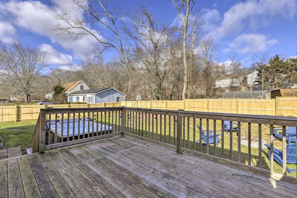 New! Updated Mystic Home W/ Sauna, Hot Tub & Deck Extérieur photo