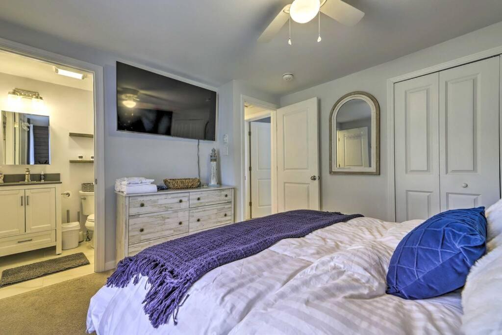 New! Updated Mystic Home W/ Sauna, Hot Tub & Deck Extérieur photo