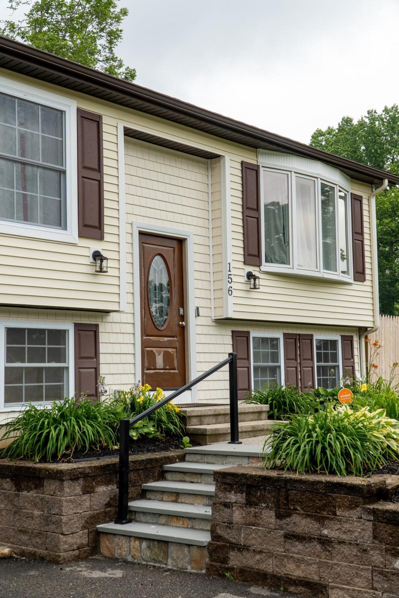 New! Updated Mystic Home W/ Sauna, Hot Tub & Deck Extérieur photo