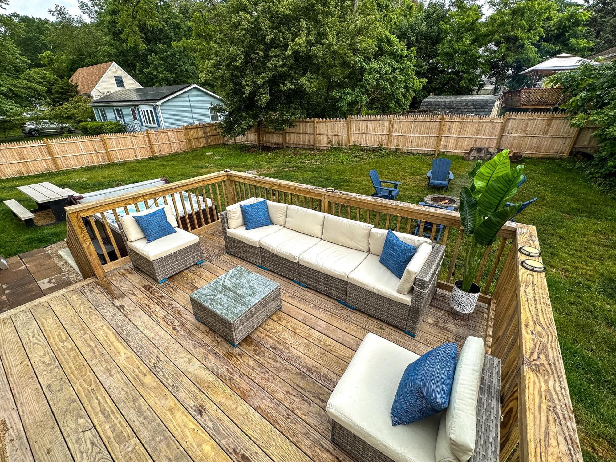 New! Updated Mystic Home W/ Sauna, Hot Tub & Deck Extérieur photo